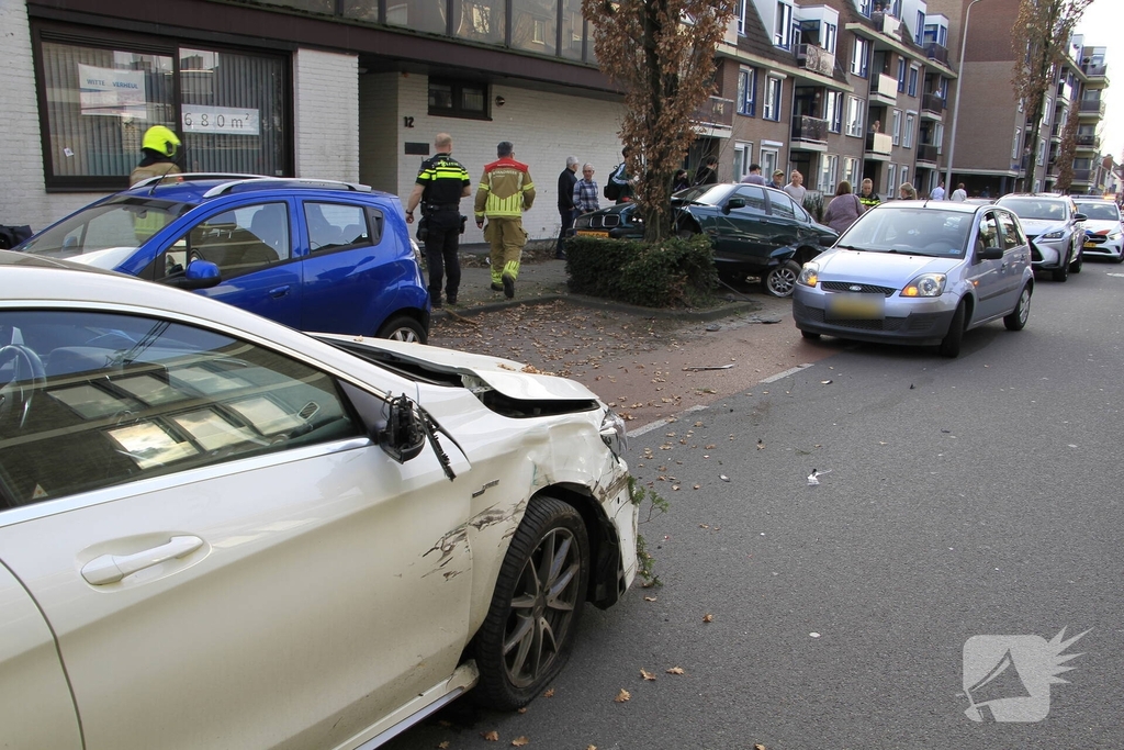 Zware aanrijding met meerdere voertuigen