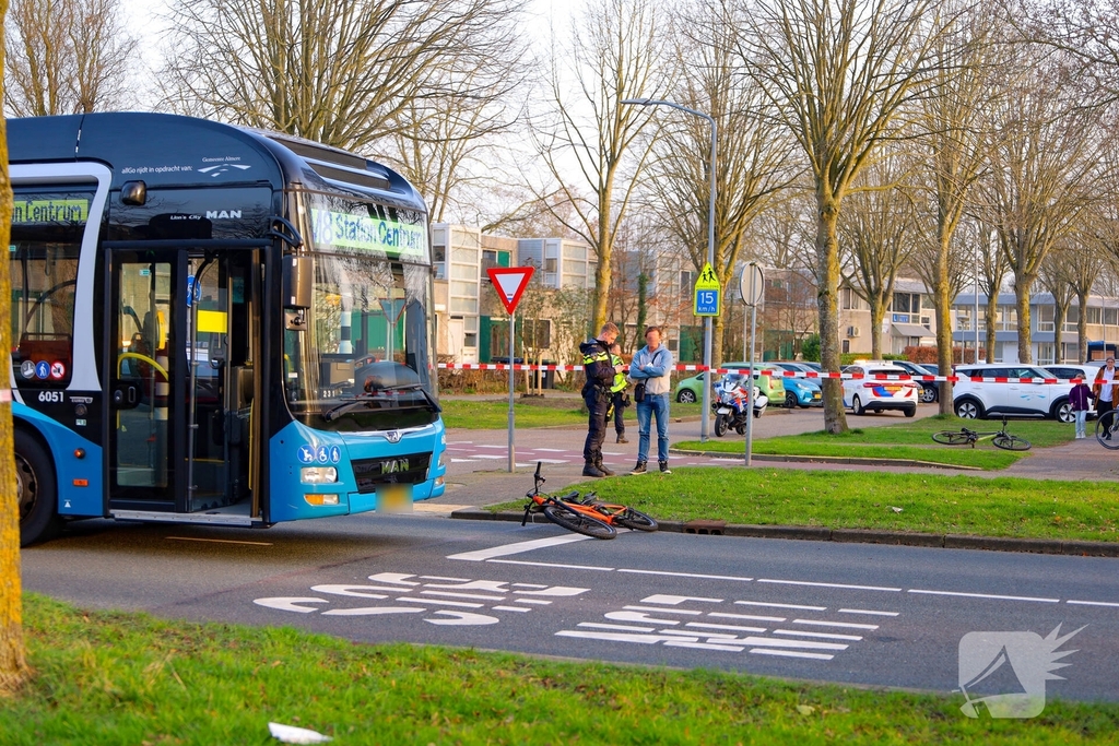 Fietser gewond na aanrijding met stadsbus