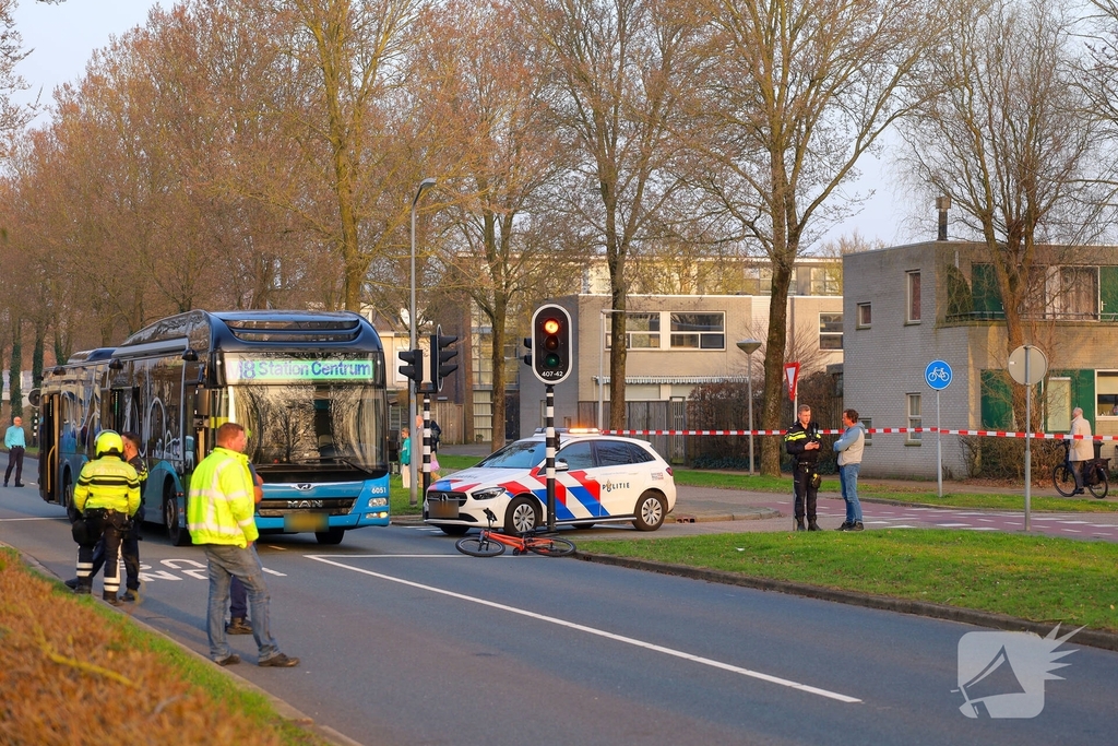 Fietser gewond na aanrijding met stadsbus