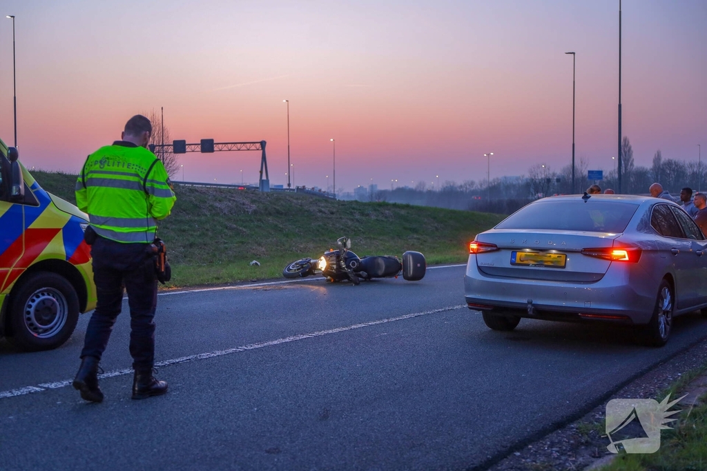 Motorrijdster gewond na ongeval op snelweg