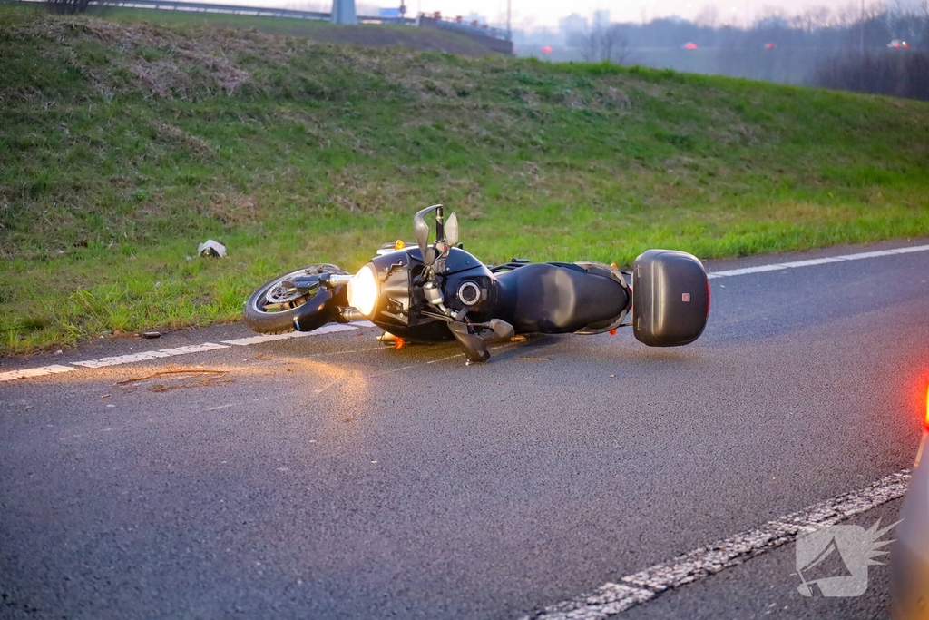 Motorrijdster gewond na ongeval op snelweg
