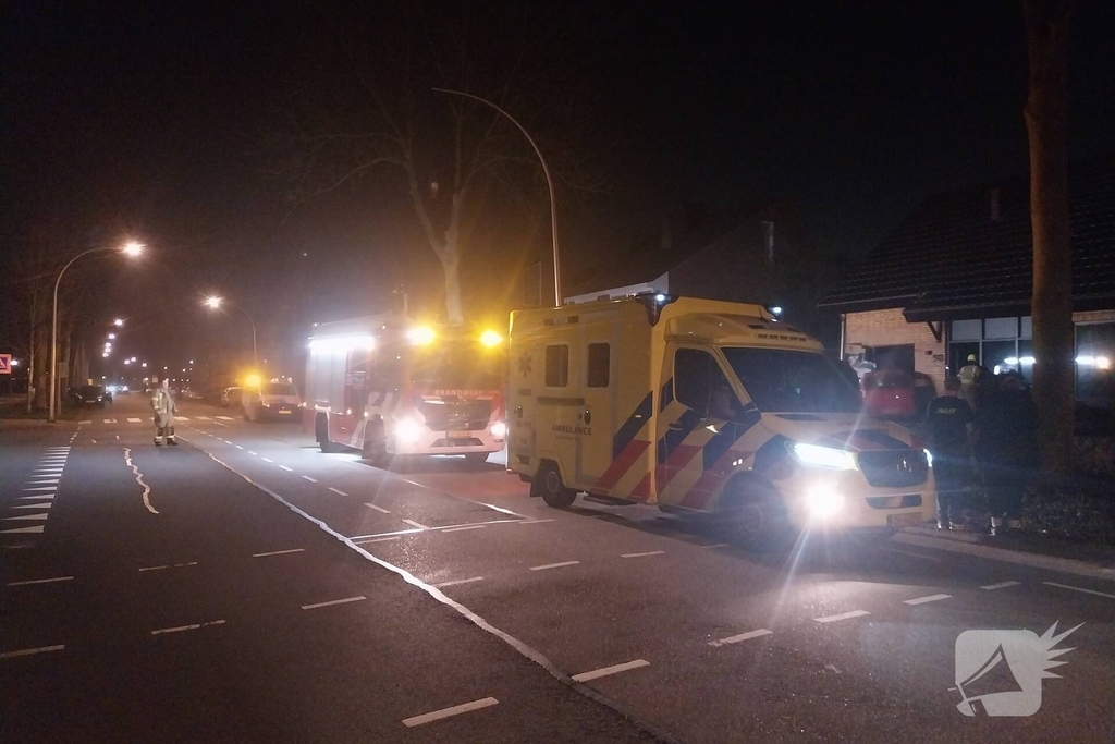 Auto rijdt woning binnen