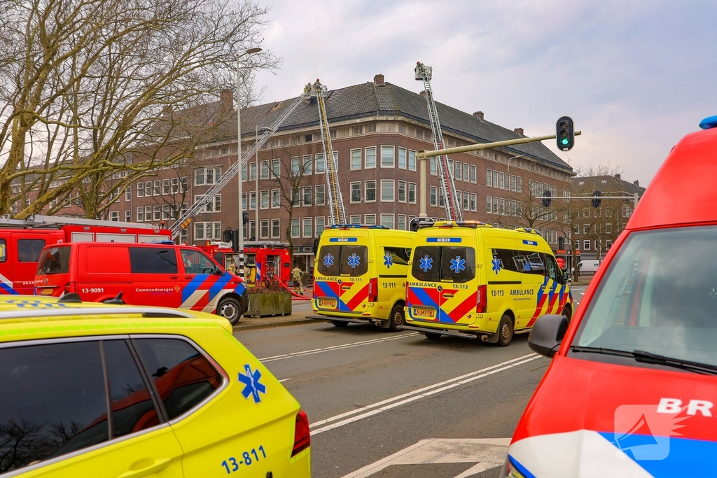 Brandgerucht bij appartementen leidt tot grote brand