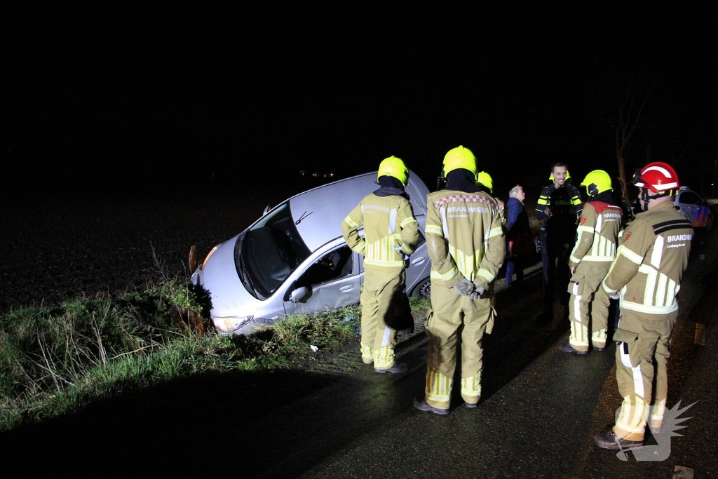 Auto belandt in greppel na ongeval