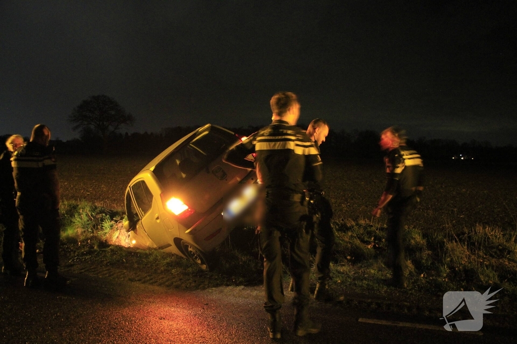 Auto belandt in greppel na ongeval