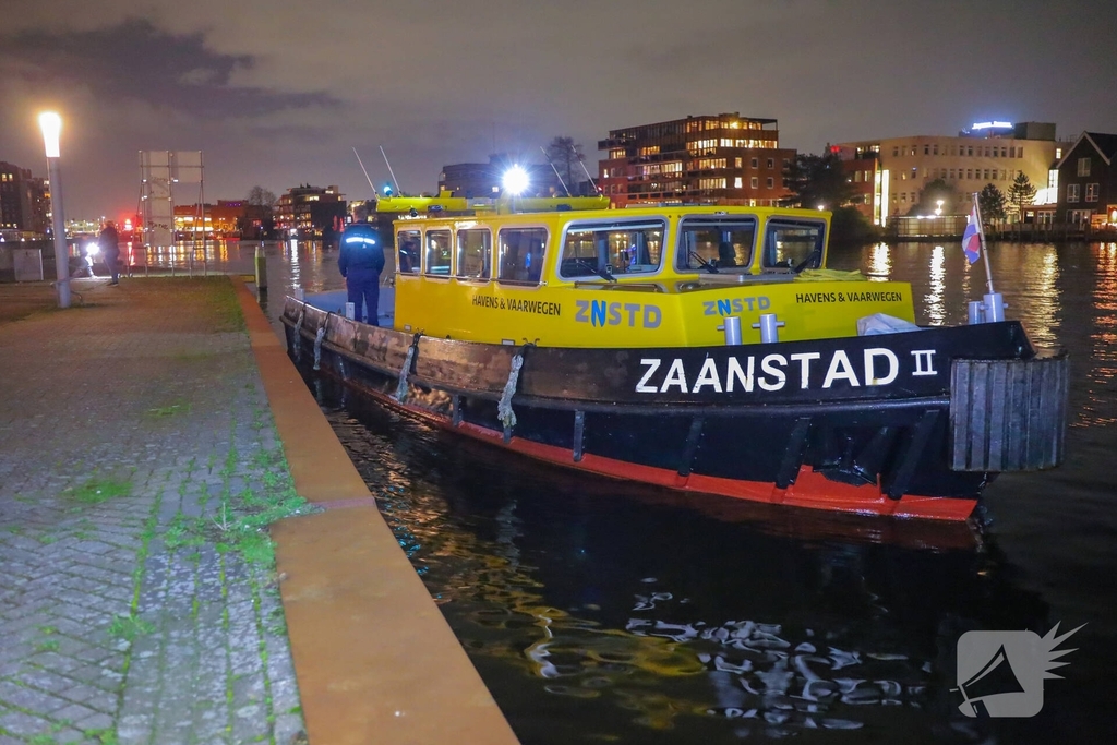 Auto te water tijdens parkeren