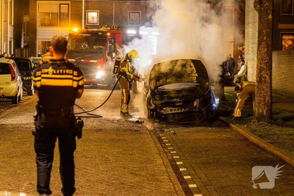 Brand in bestelbusje na harde klap