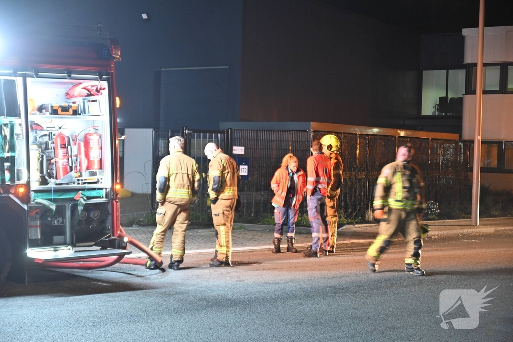 Passerende beveiligers slaan alarm bij brand in verbouwd bedrijfspand
