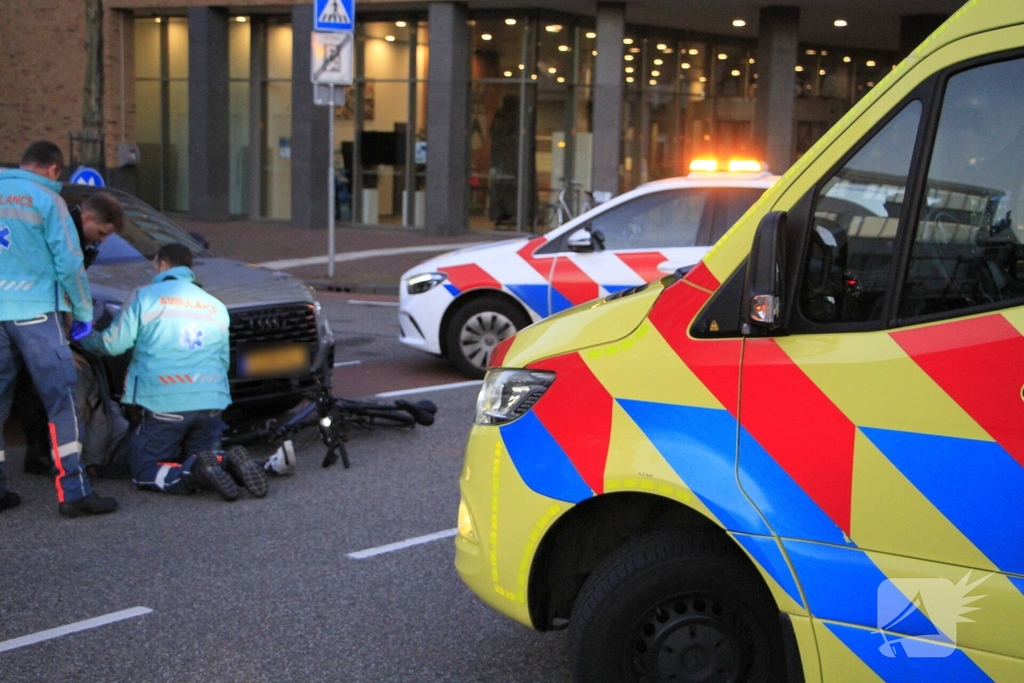 Fietser betrokken bij aanrijding met auto