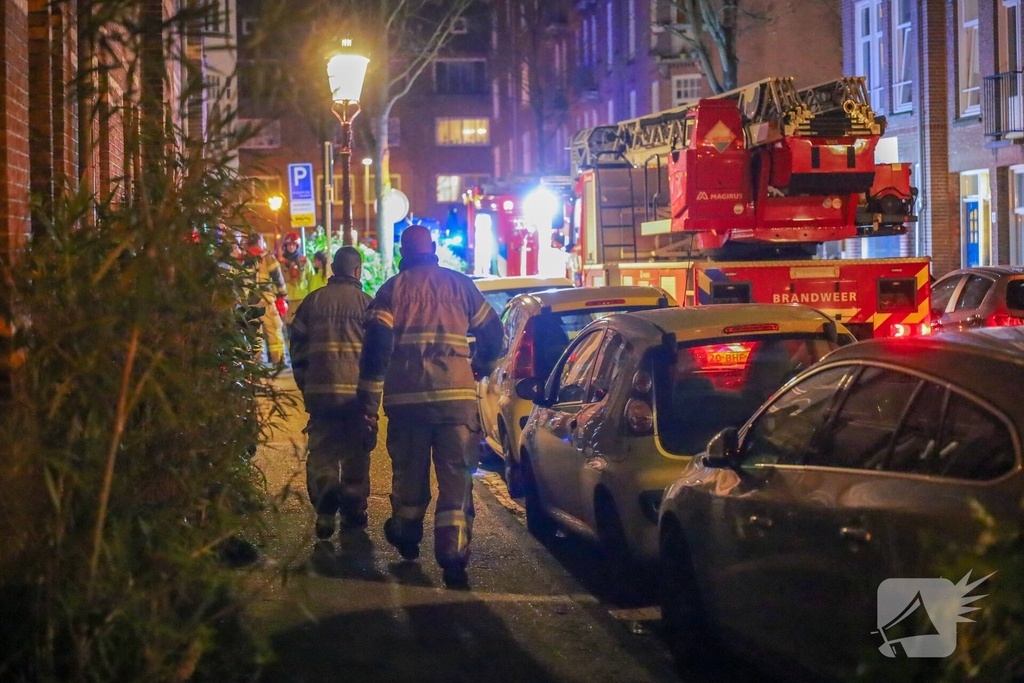 Brand in etagewoning vraagt grote brandweerinzet