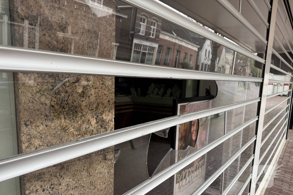 Auto zonder kenteken betrokken bij inbraak