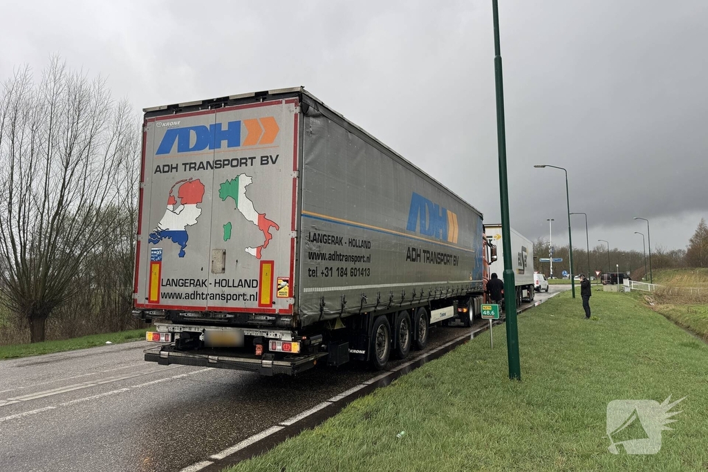 Gewonde bij aanrijding tussen vrachtwagens