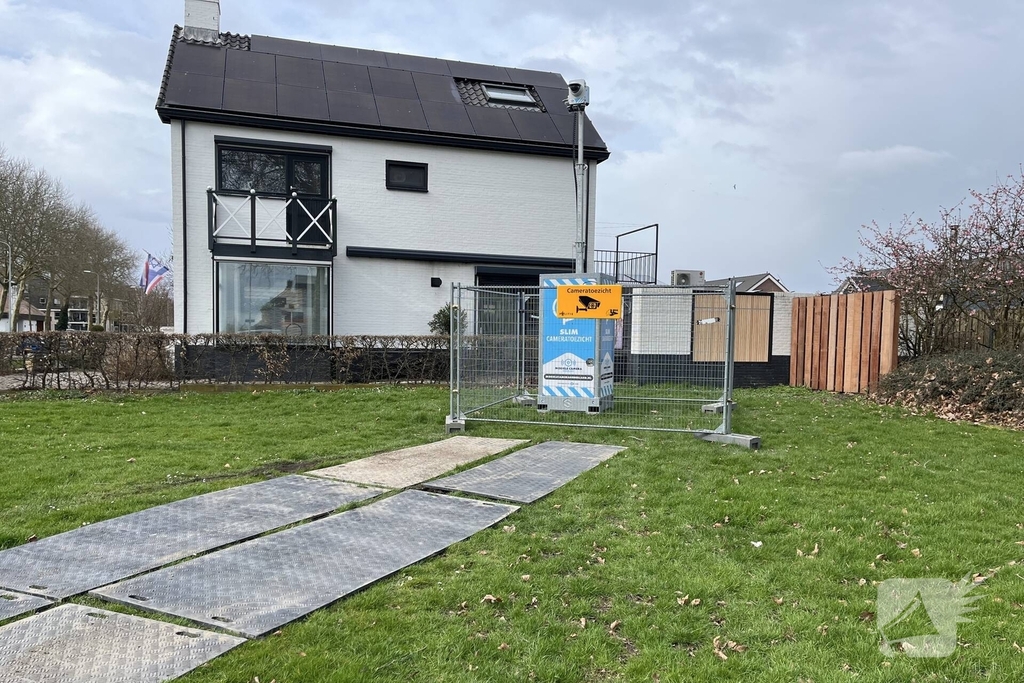 Politie plaatst camera bij beruchte rotonde