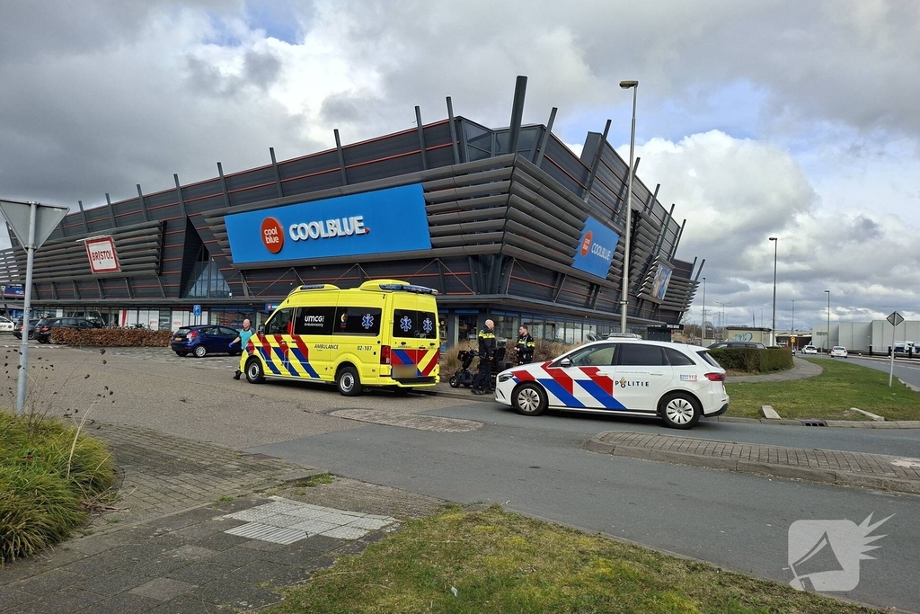 Scootmobielrijder gewond bij botsing met auto