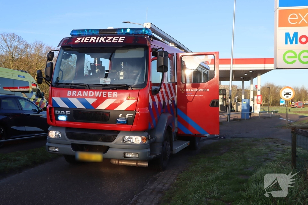 Auto-ongeluk zorgt voor ravage
