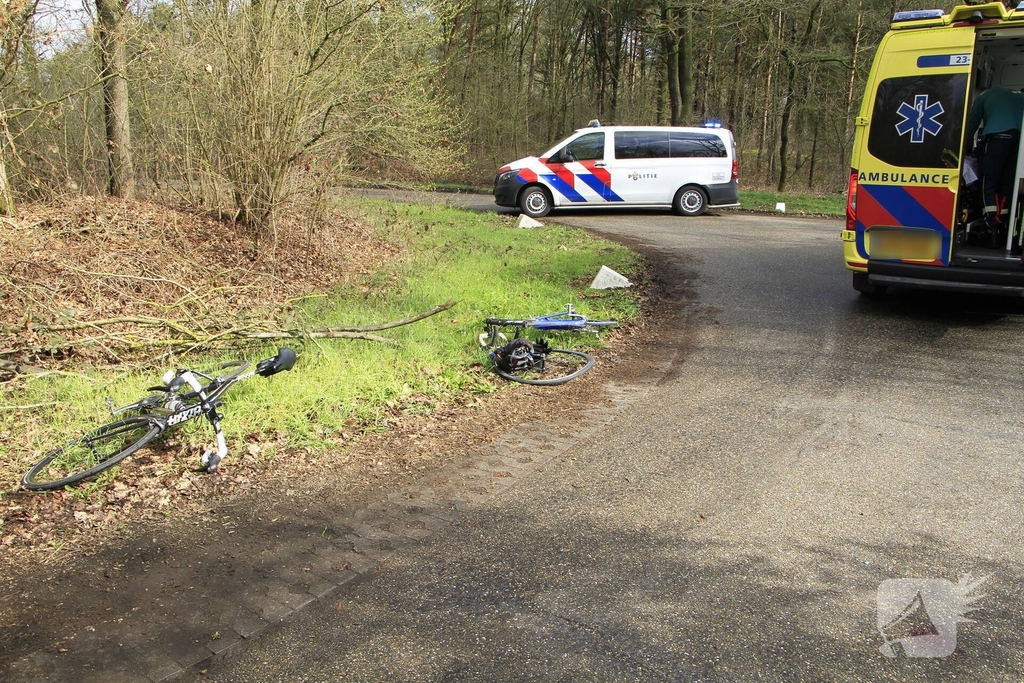 Wielrenner ernstig gewond bij aanrijding met auto