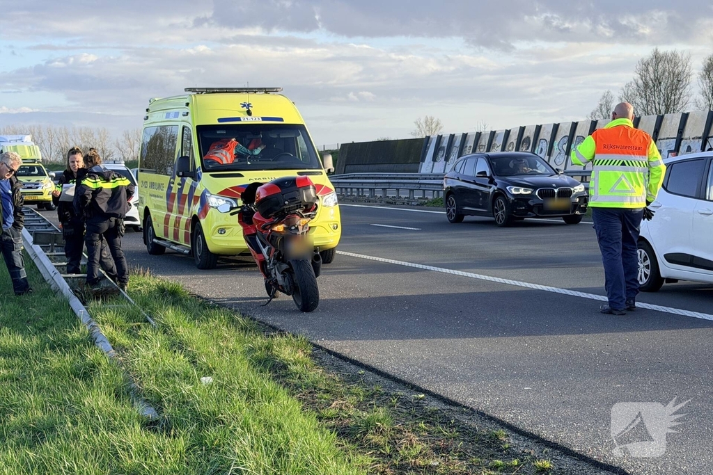 Motorrijder gewond bij aanrijding met auto