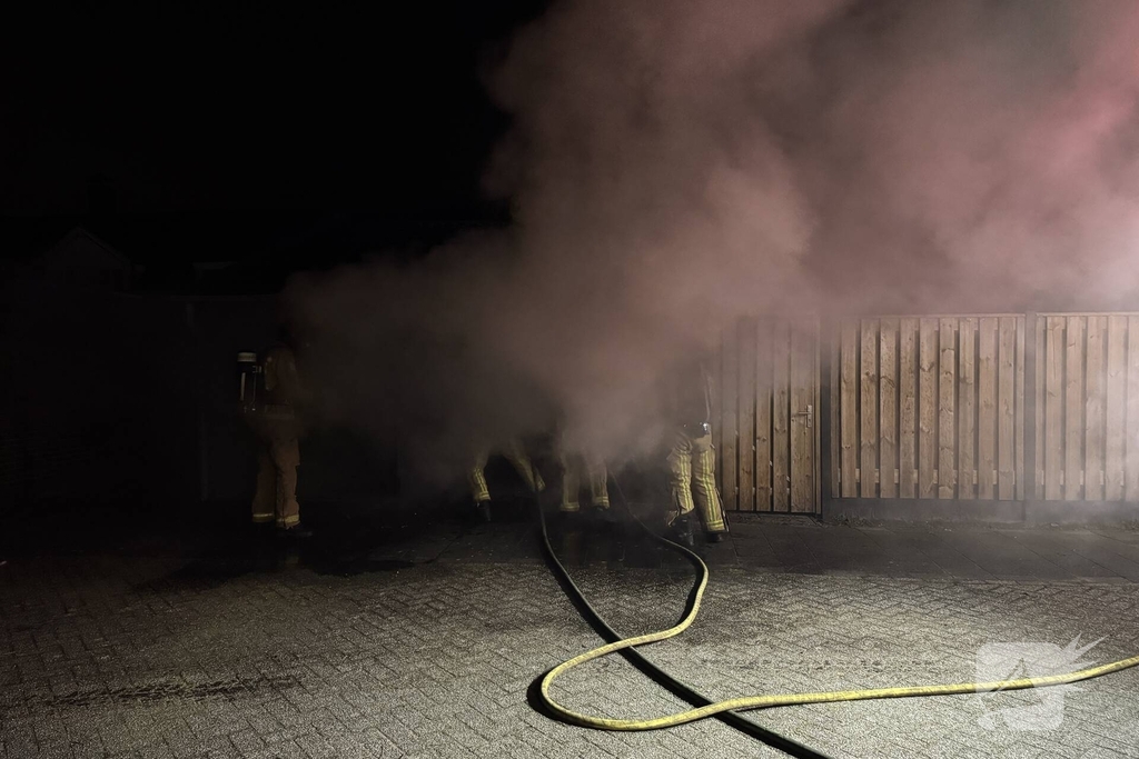 Brand bij garage veroorzaakt schade