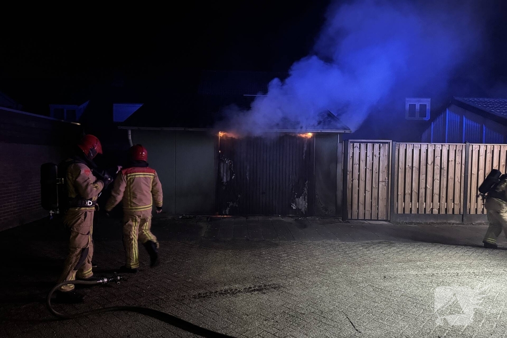 Brand bij garage veroorzaakt schade