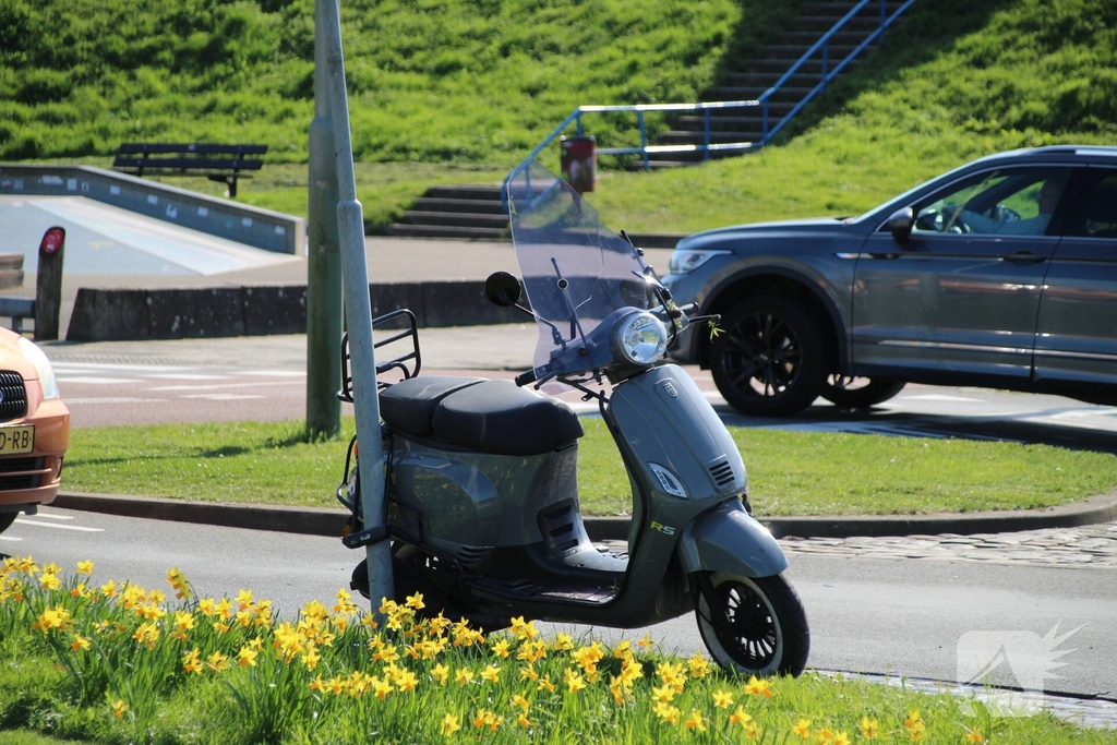 Scooterrijder gewond na aanrijding met auto