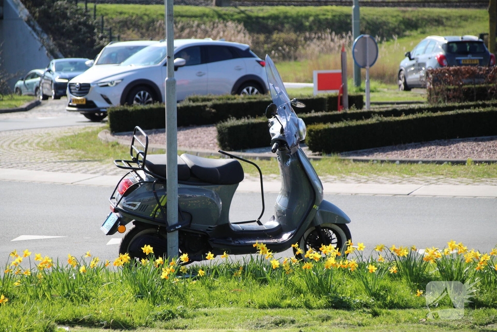 Scooterrijder gewond na aanrijding met auto