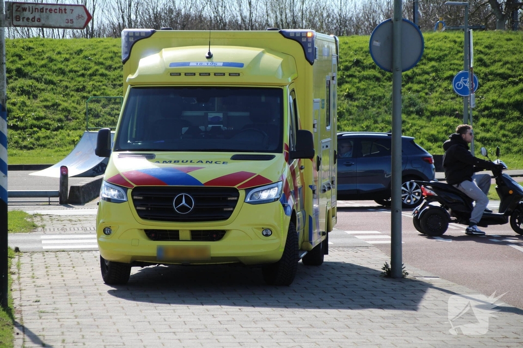 Scooterrijder gewond na aanrijding met auto