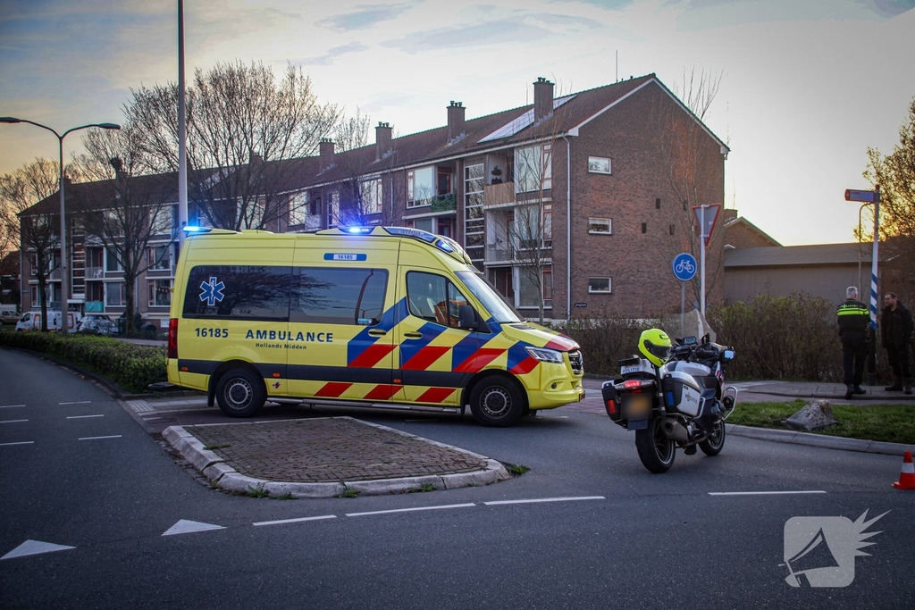 Fietser botst met werkbus