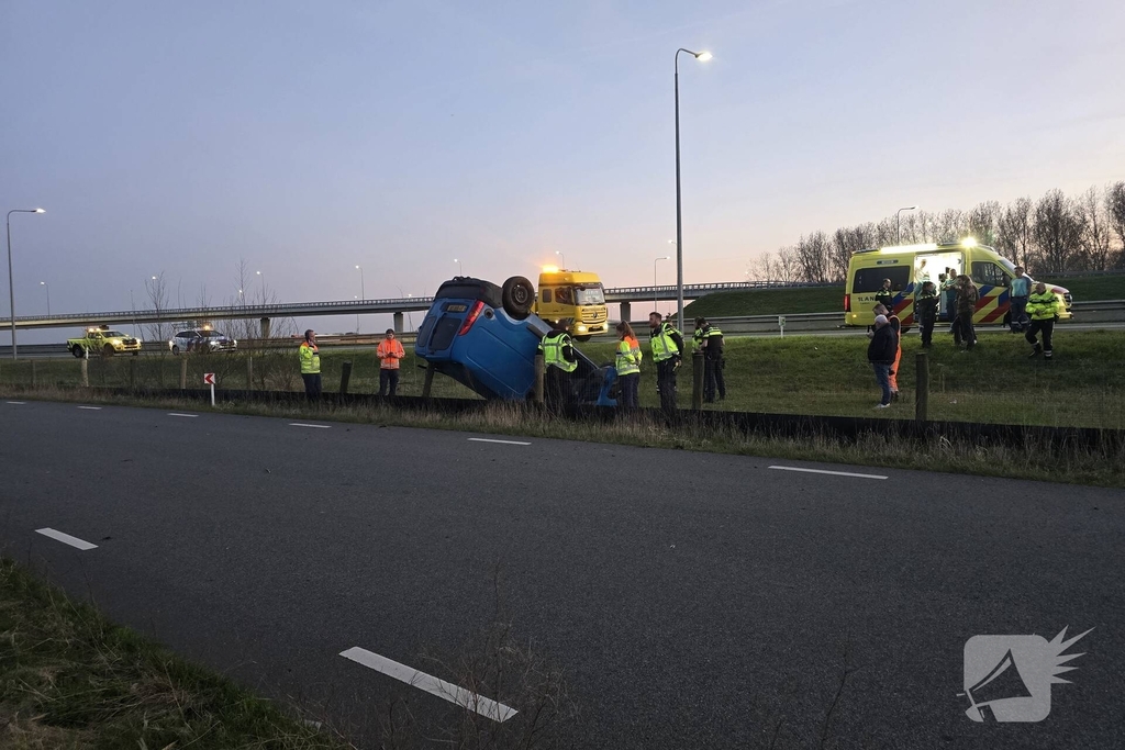 Bestuurder onder invloed aangehouden na op de kop slaan met voertuig