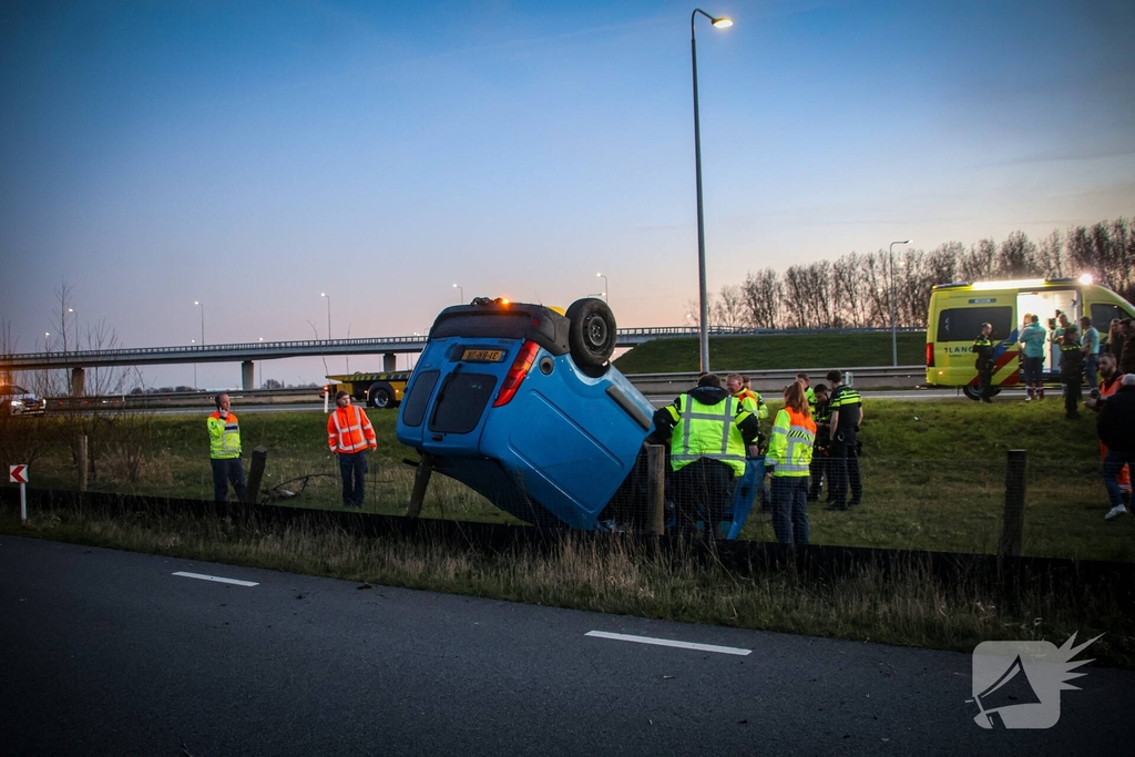Bestuurder onder invloed aangehouden na op de kop slaan met voertuig