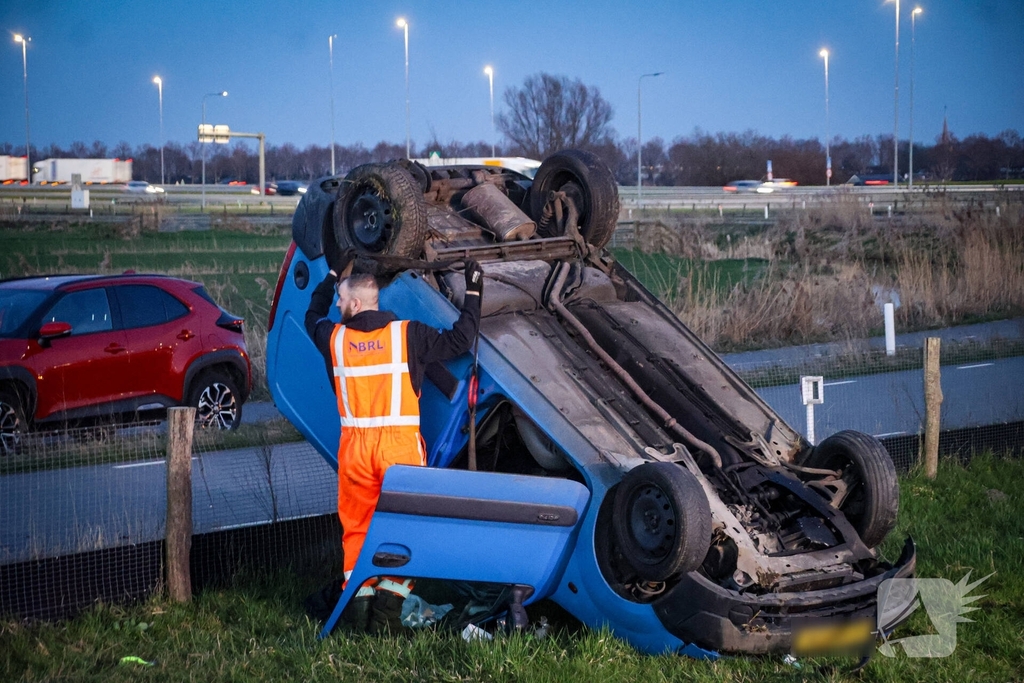 Bestuurder onder invloed aangehouden na op de kop slaan met voertuig