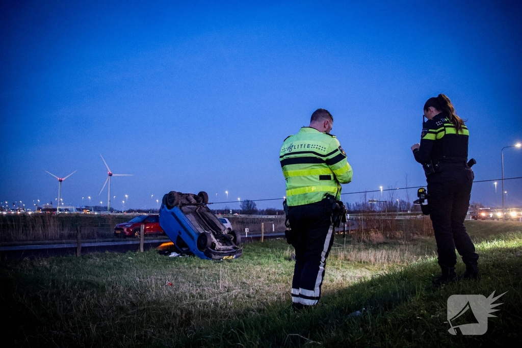 Bestuurder onder invloed aangehouden na op de kop slaan met voertuig
