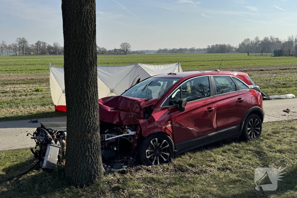 Oudere vrouw komt om bij ongeval met auto