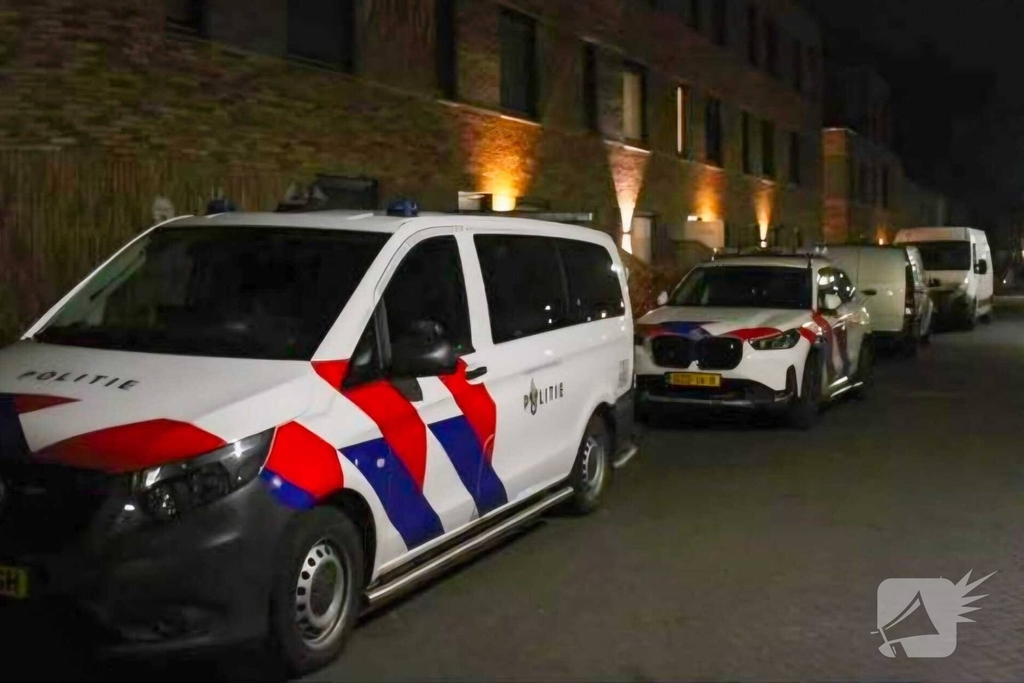 Hennepkwekerij en vuurwapen ontdekt