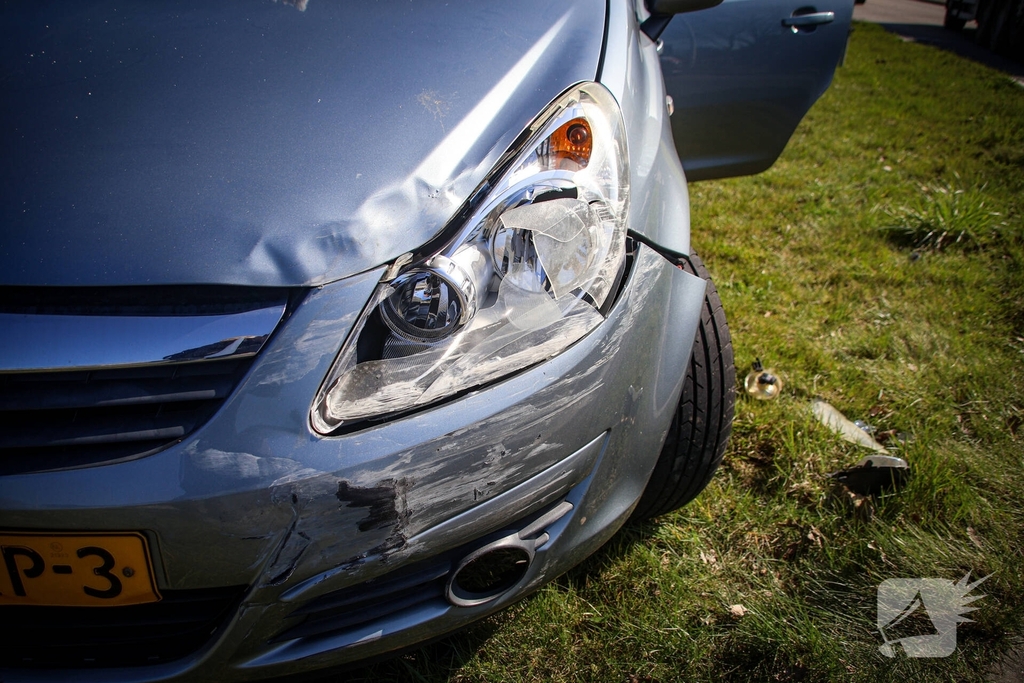 Vader en dochtertje ongeschonden na botsing