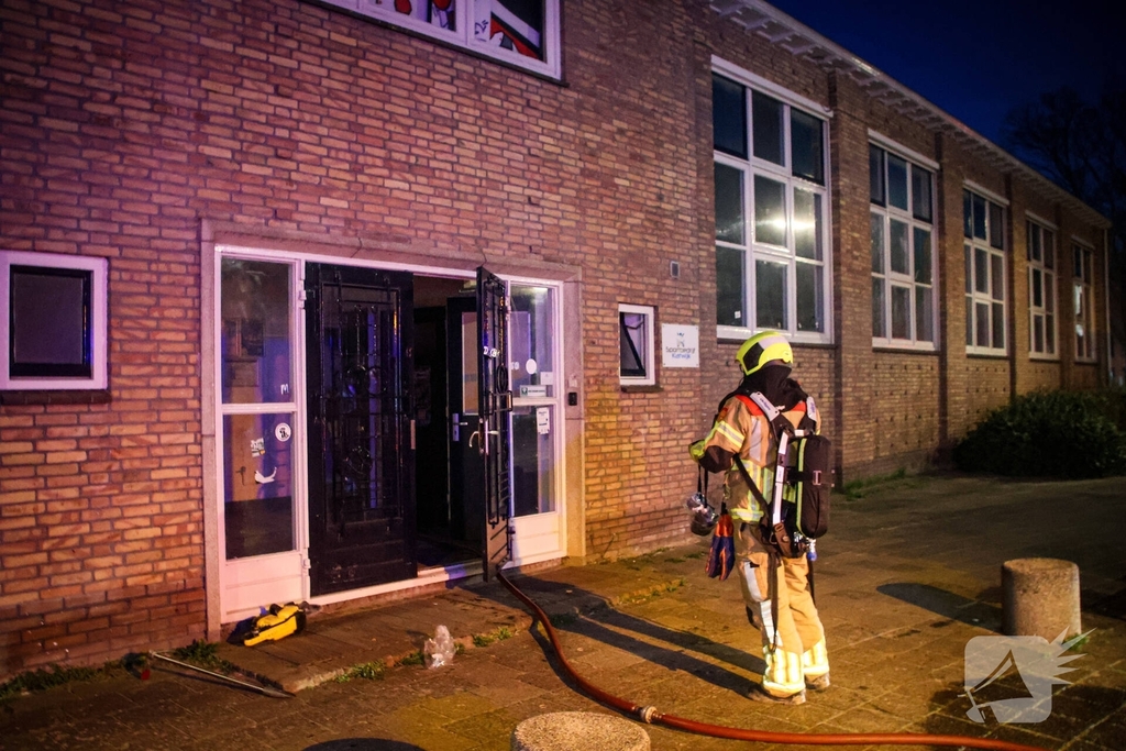 Brandweer blust meerdere brandplekken