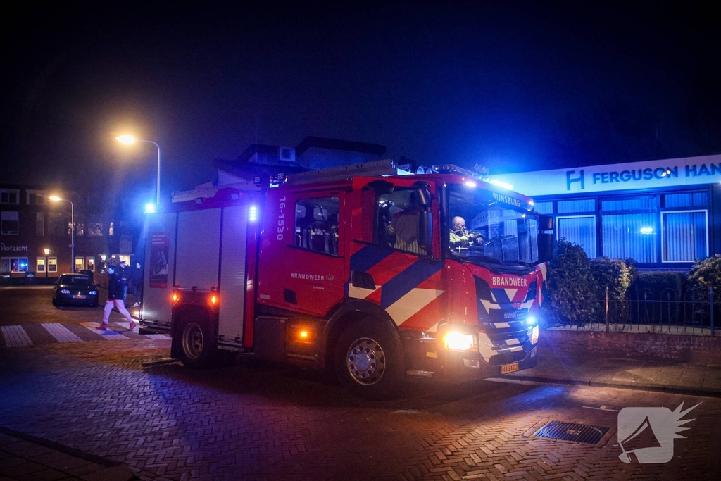 Brandweer blust meerdere brandplekken