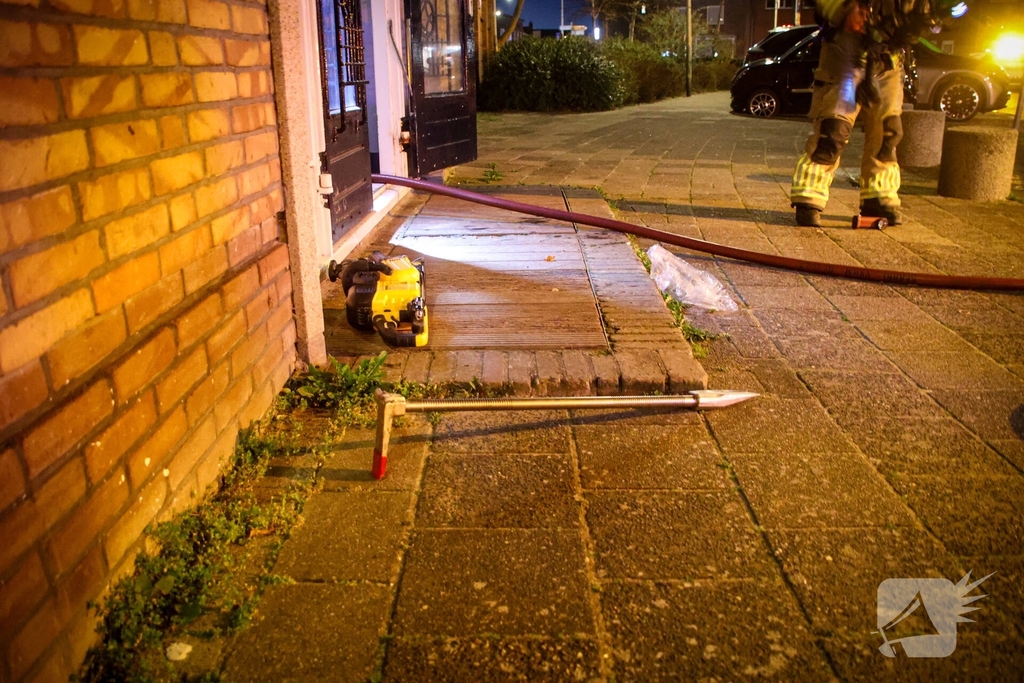 Brandweer blust meerdere brandplekken