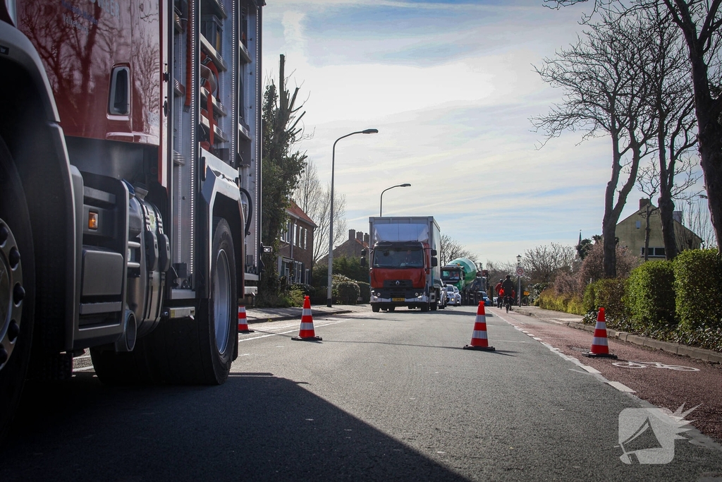 Brandweer verwijdert gevaarlijke takken na bijna ongeval