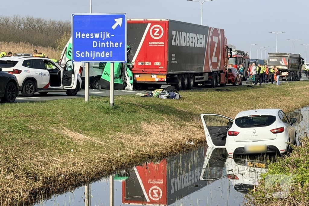 Ernstige aanrijding met meerdere gewonden