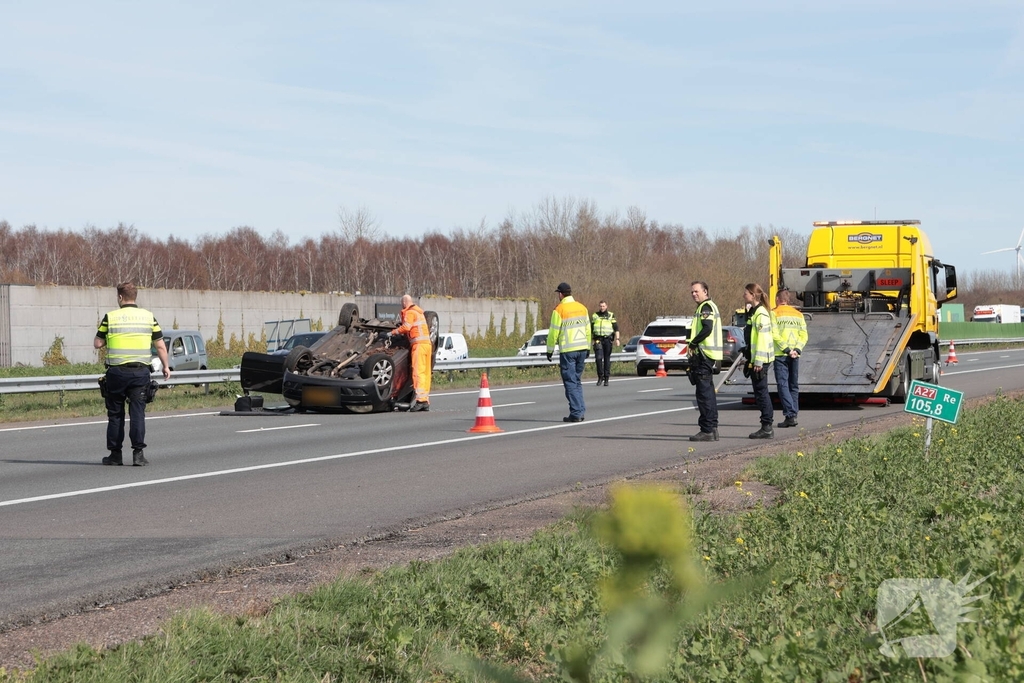 Eenzijdig ongeval leidt tot verkeersongevallen op drukke snelweg