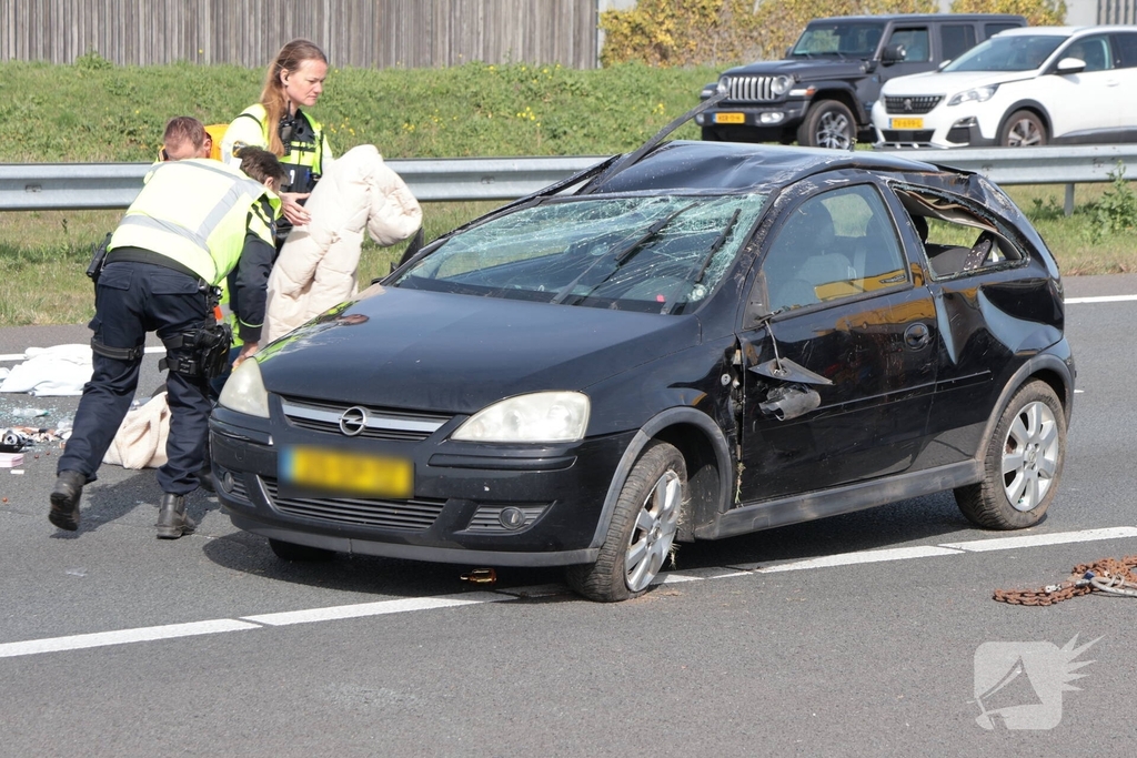 Eenzijdig ongeval leidt tot verkeersongevallen op drukke snelweg