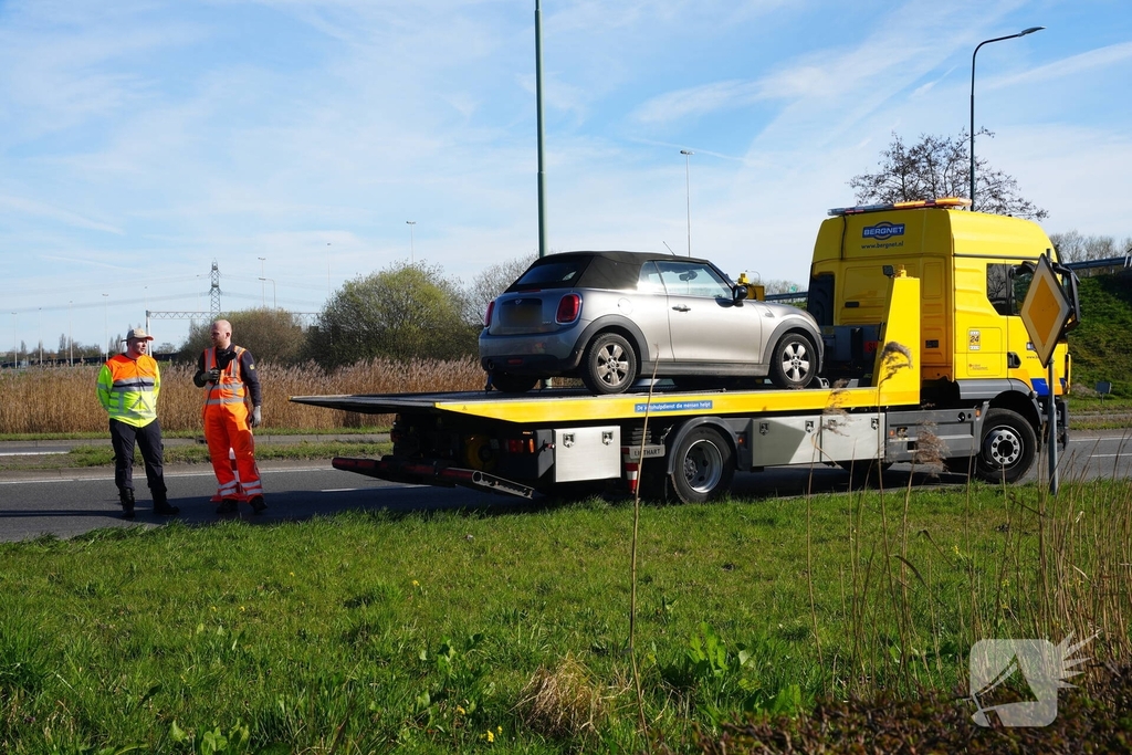 Auto botst met aanhanger