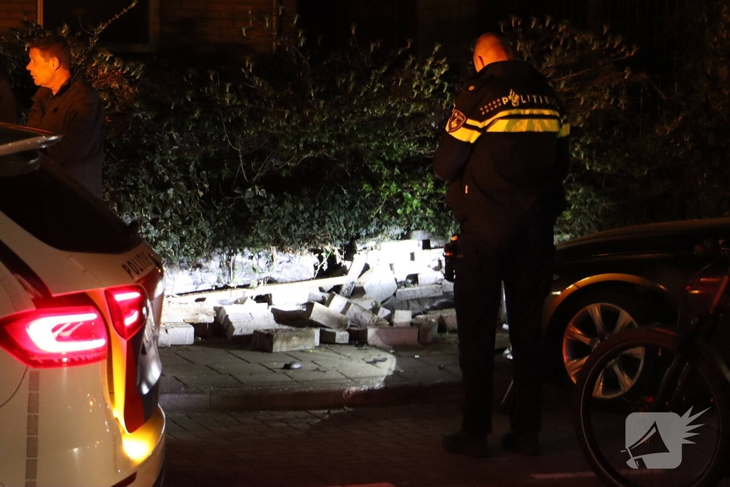 Aanhouding en flinke schade na aanrijding