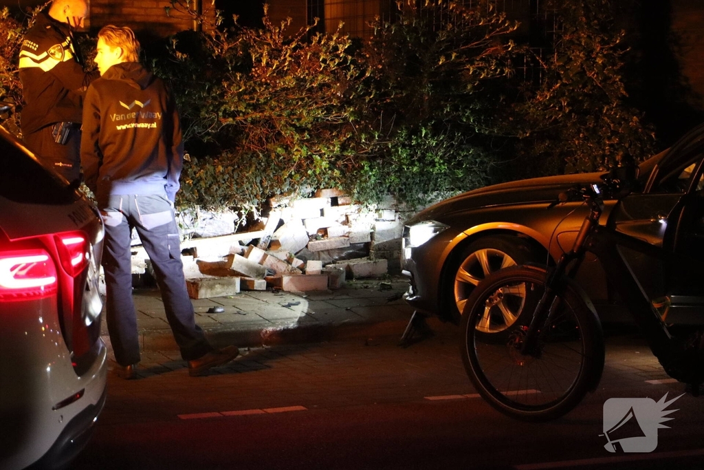 Aanhouding en flinke schade na aanrijding