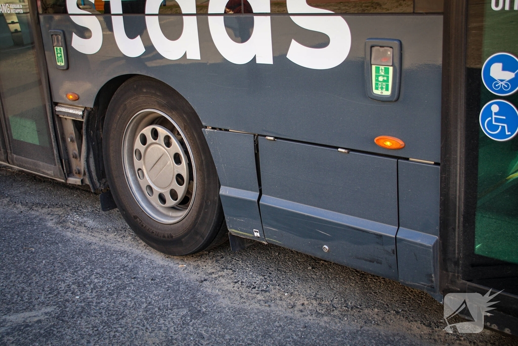 Wielrenner in botsing met lijnbus bij tijdelijke oversteekplaats