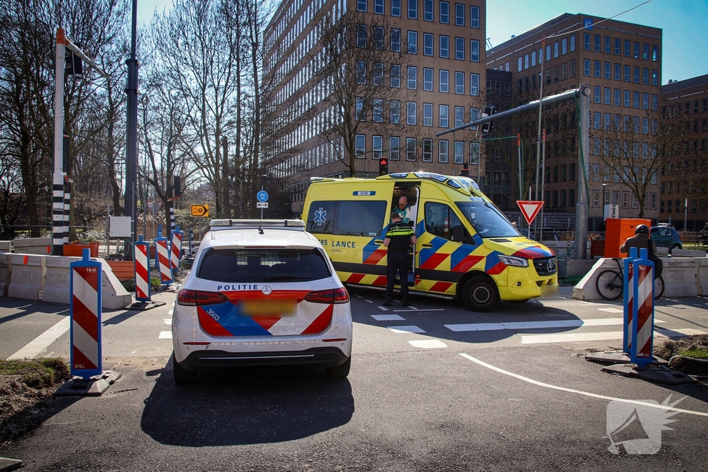 Wielrenner in botsing met lijnbus bij tijdelijke oversteekplaats