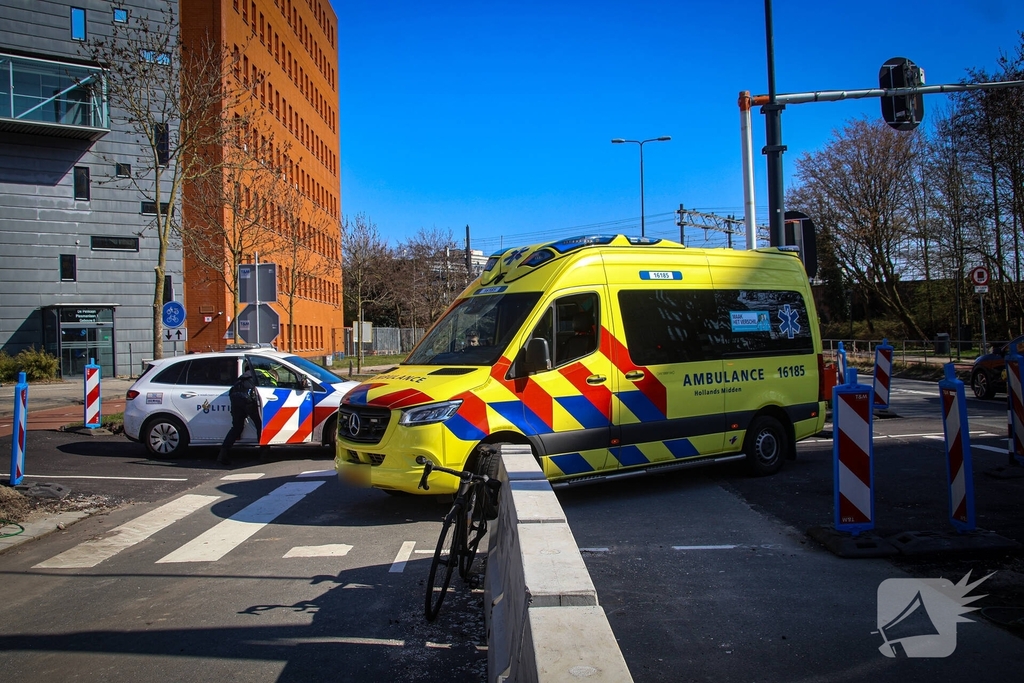 Wielrenner in botsing met lijnbus bij tijdelijke oversteekplaats