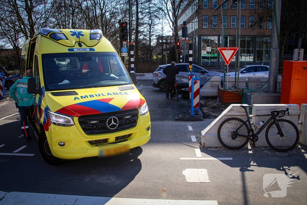 Wielrenner in botsing met lijnbus bij tijdelijke oversteekplaats