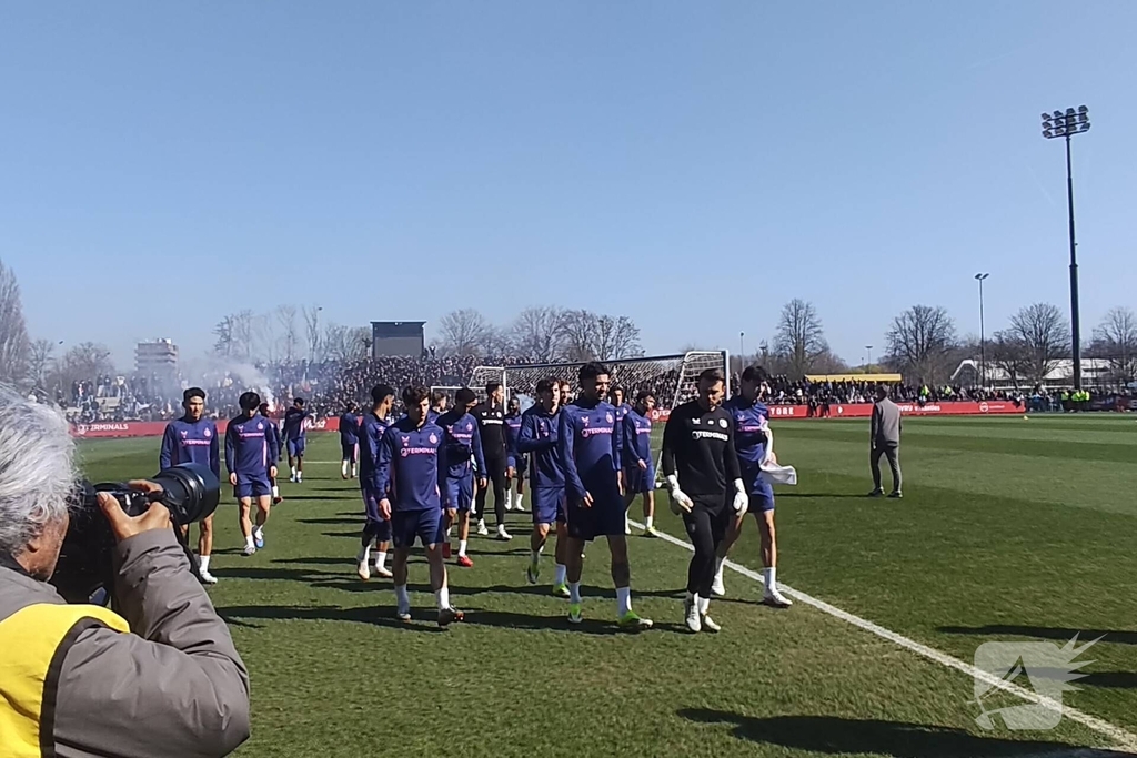 Feyenoord traint met steun van fans voor Klassieker tegen Ajax