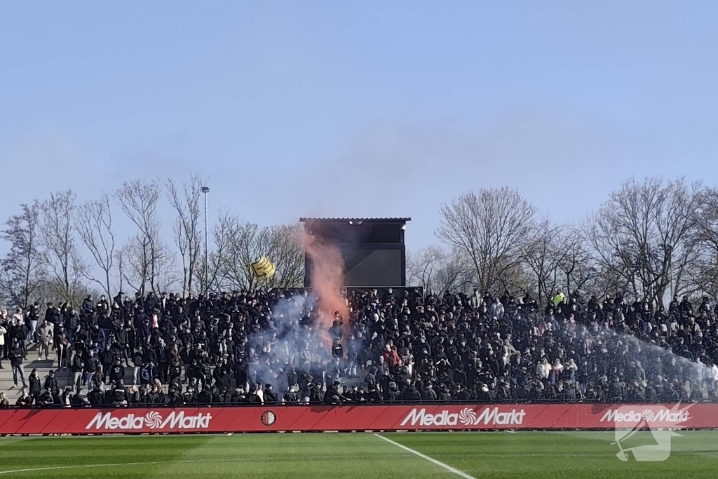 Feyenoord traint met steun van fans voor Klassieker tegen Ajax